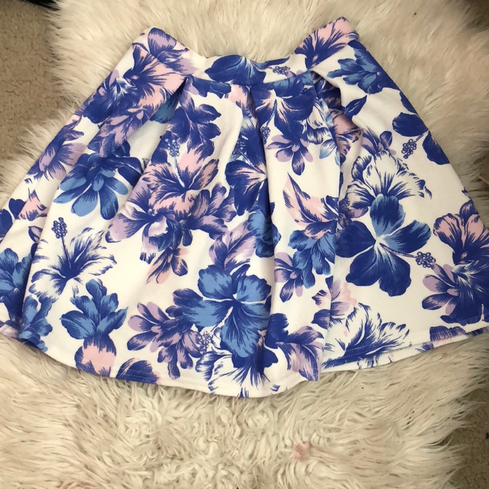 Floral boohoo skirt